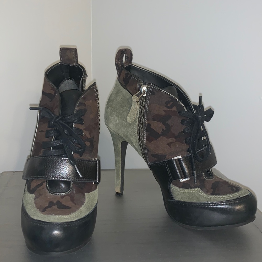 Guess Camouflage Booties